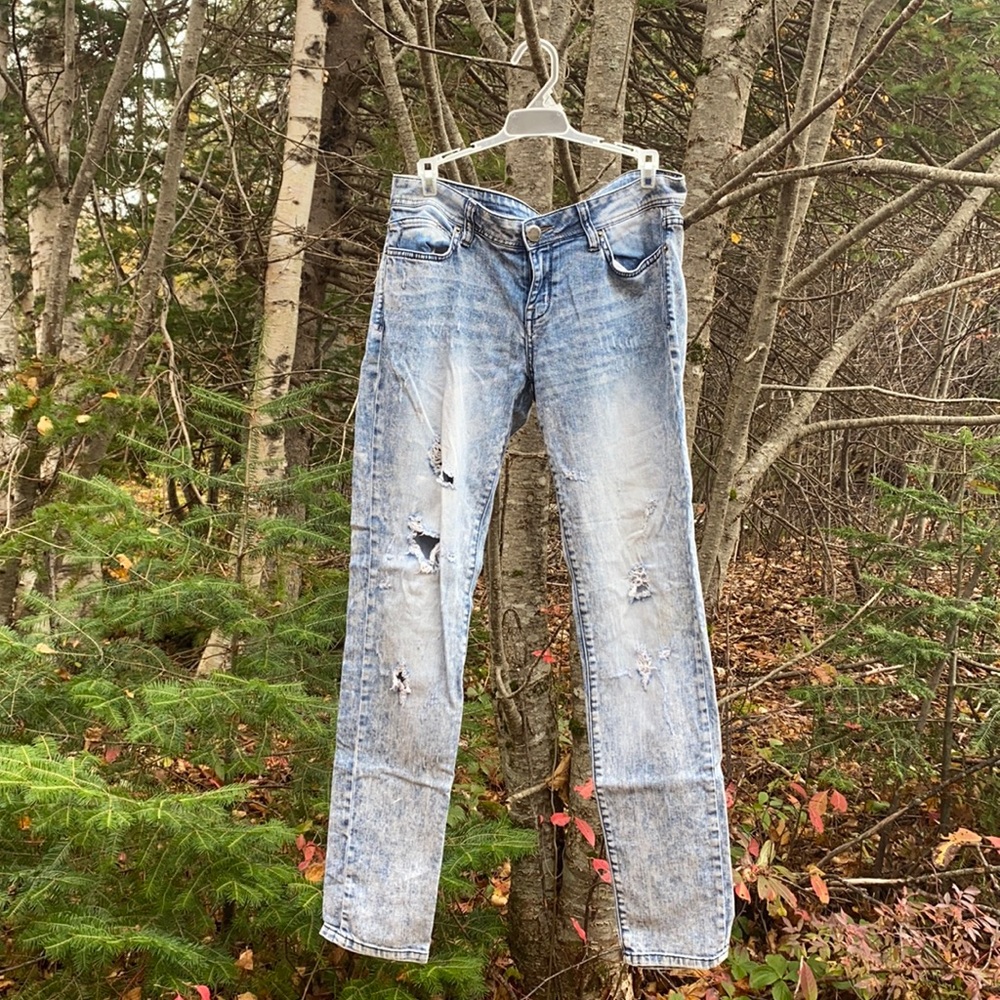 Straight cut women’s light washed denim